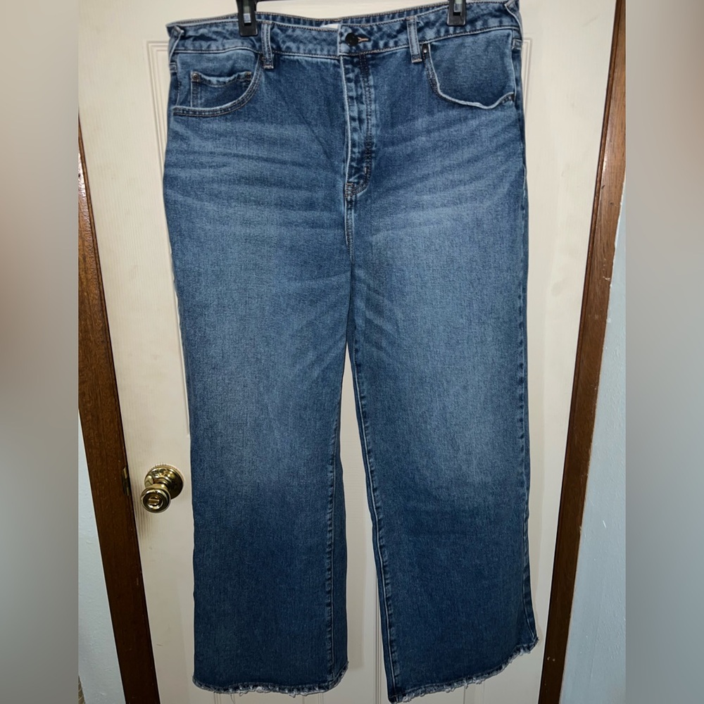 Cleo + Wolf Woman’s High-Rise Loose Jeans